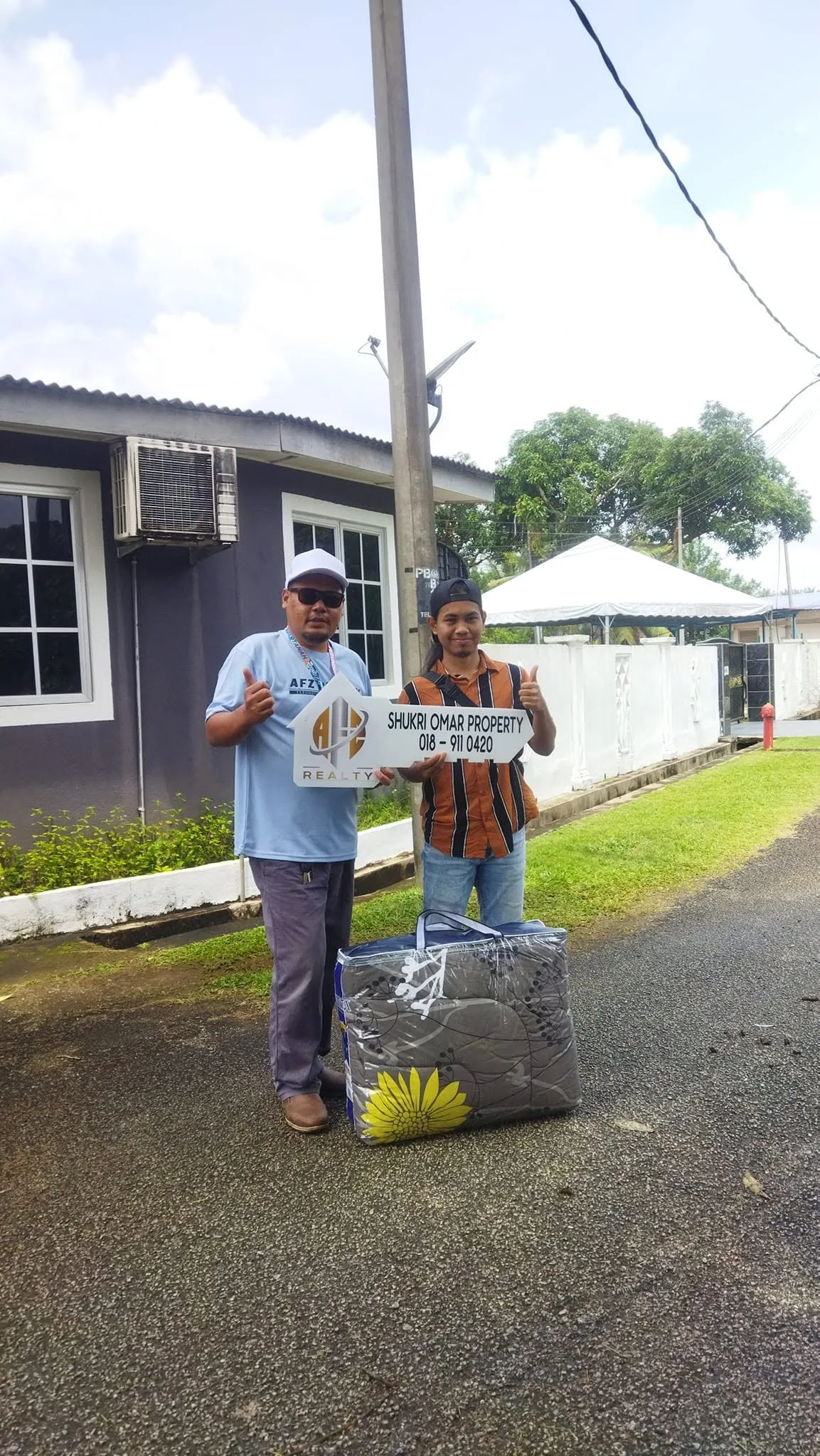 Shukri Properties bersama pelanggan 3