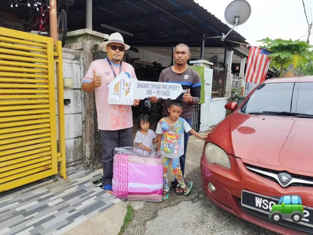 Shukri Properties bersama pelanggan 7