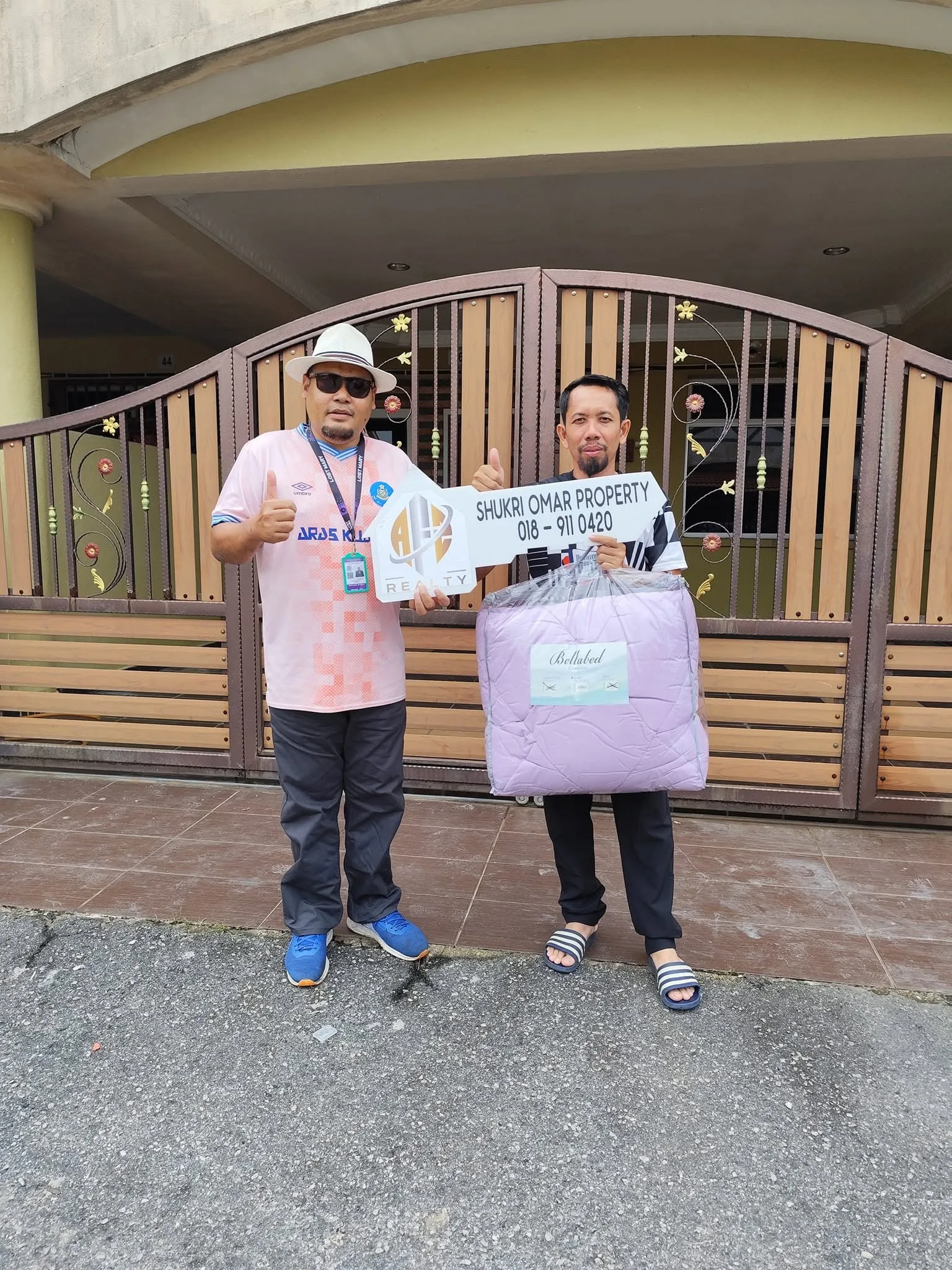 Shukri Properties bersama pelanggan 9